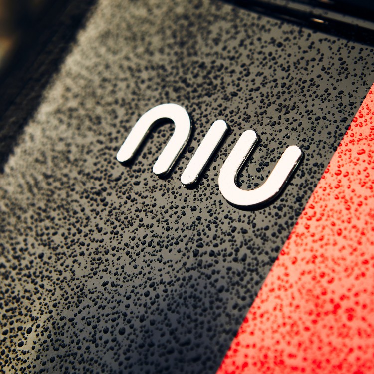 NIU NQi GTS SR (50 mph) NIU NQi GTS SR (50 mph)