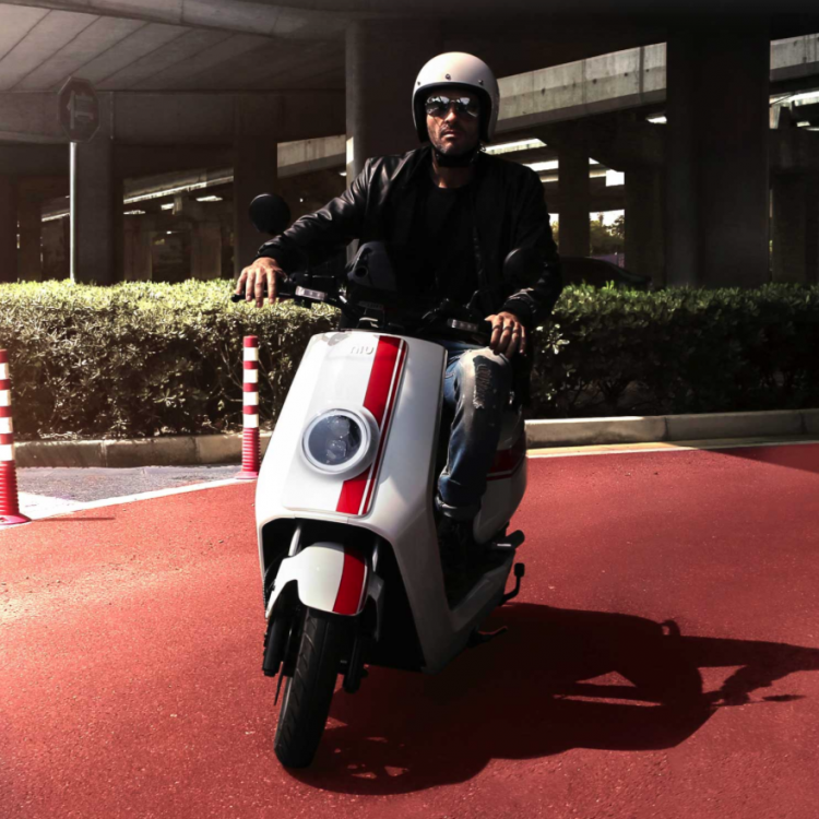NIU NQi GTS SR (50 mph) NIU NQi GTS SR (50 mph)