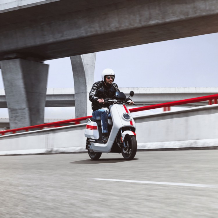 NIU NQi GTS SR (50 mph) NIU NQi GTS SR (50 mph)