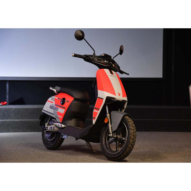 Vmoto CUx Ducati Electric Scooter Magnet Motos